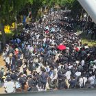 Pokémon Mega Festa: 40.000 kişilik kalabalık Kore'de kaos yaratıyor. "Pokemon Mega Festa" Shut Down in Korea After 40,000+ Crowd Turns Chaotic Over Magikarp Promo - PokeBeach